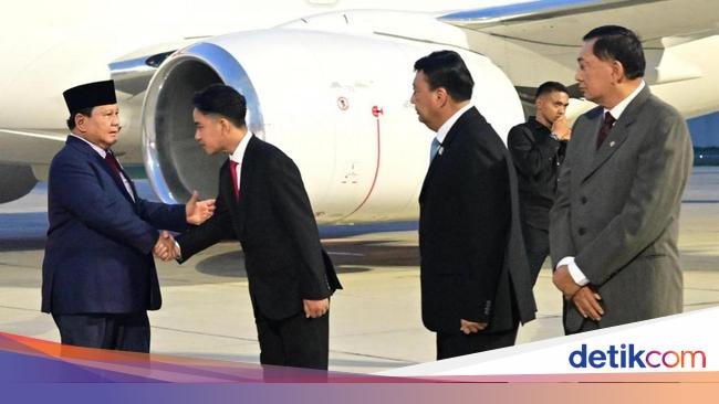 Momen Prabowo Disambut Gibran Saat Tiba di Tanah Air Usai Kunker ke 6 Negara