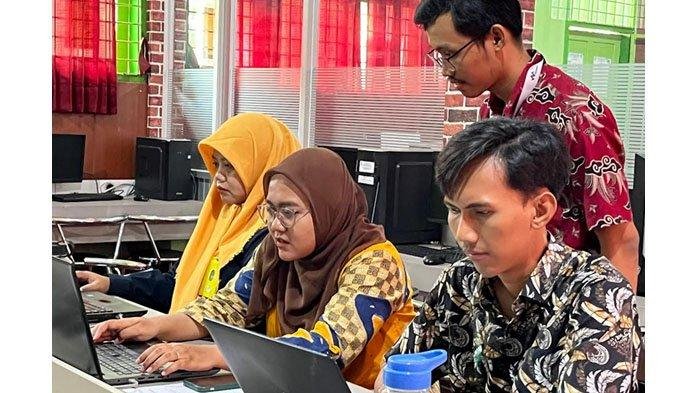 Sambut Hari Guru Nasional, Belasan Guru SMKN 12 Malang Dapat Pelatihan Teknologi Informasi