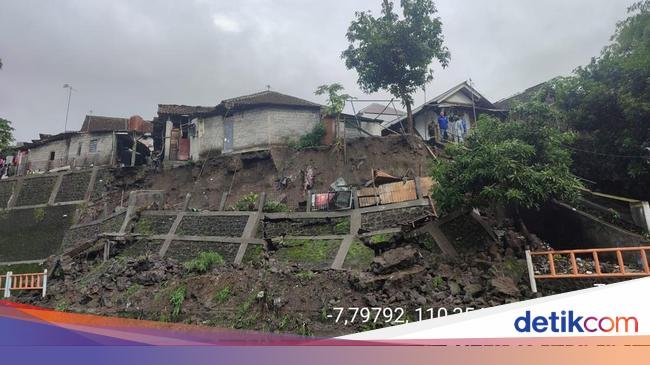 Talut 40 Meter di Kali Winongo Jogja Longsor, 3 Rumah Terancam