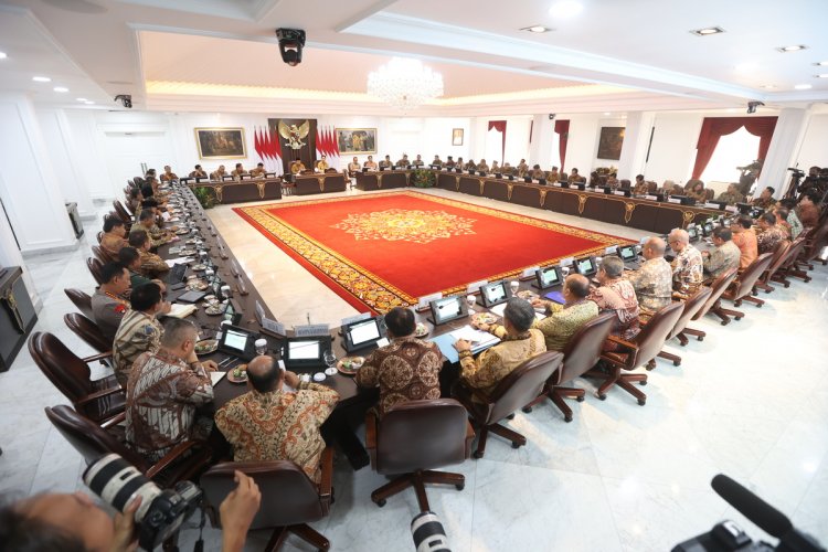 Presiden Kembali Gelar Sidang Kabinet Paripurna seusai Lawatan 6 Negara