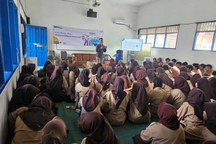 Dosen Teknologi Informasi Edukasi Generasi Muda Tentang Keamanan Siber