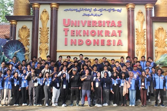 Mahasiswa Teknologi Informasi Universitas Teknokrat Indonesia Dilatih
