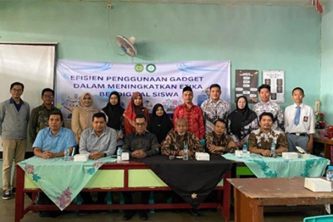 PKM Program Studi Pendidikan Teknologi Informasi Universitas PGRI Pontianak Besama SMK Al Madani