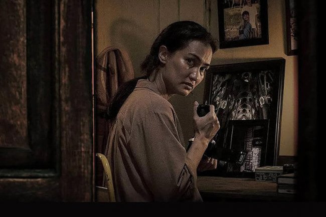 Sinopsis Film Terkutuk yang Dibintangi Atiqah Hasiholan