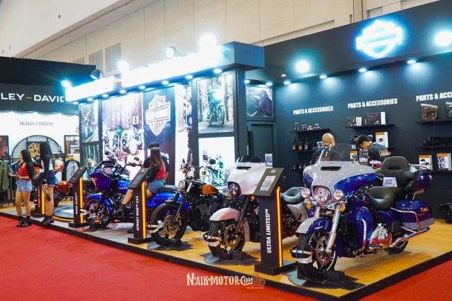 Pentingnya Usher dalam Pameran Otomotif GJAW 2024
