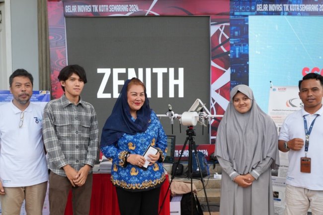 UGM Pamerkan Pesawat Nirawak Zenith B-08 pada Festival Teknologi Informasi dan Komunikasi Kota Semarang