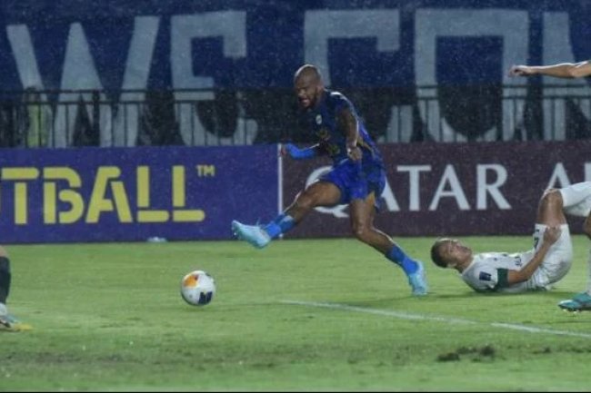 Persib Kalah dari Zhejiang, Ternyata Ini Biang Keladi Takluknya Maung Bandung