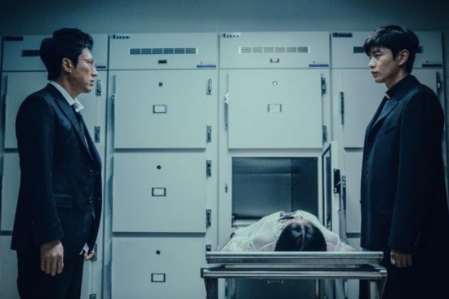 Sinopsis Devils Stay, Teror Horor di Sekitar Jenazah Anak Dokter