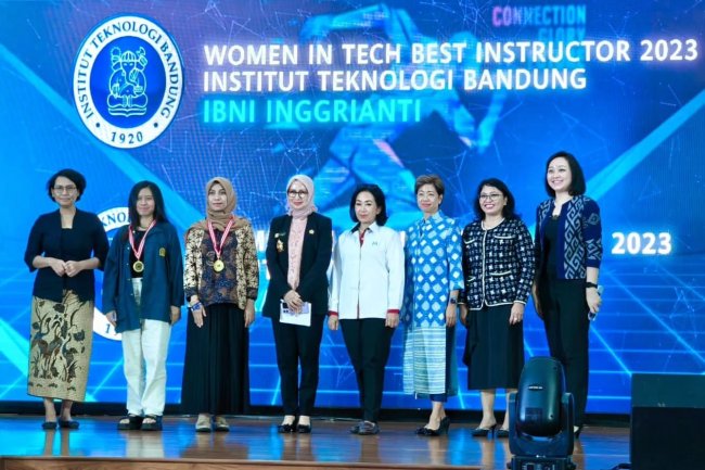 Ibni Inggrianti, Pengajar STEI ITB Raih Prestasi Internasional di Huawei ICT Competition dan Internet Governance -