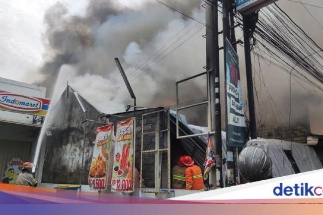 Kebakaran Toko Perabot di Depok Sleman Padam Setelah Hampir 6 Jam