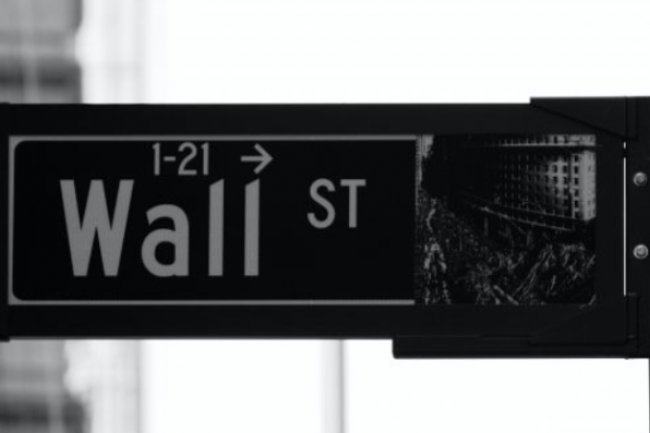 Investor Berhati-hati, Wall Street Ditutup Lebih Rendah