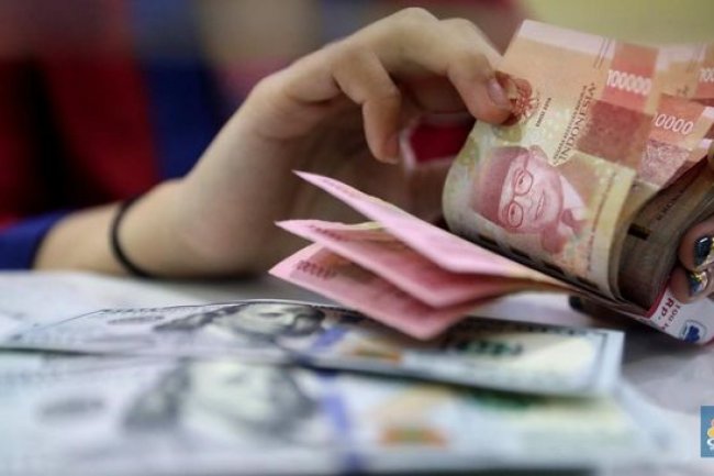 Gagal Happy Weekend! Rupiah Merana, Dolar AS Sentuh Rp15.990