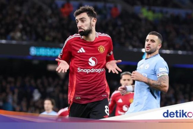 Momen Bruno Fernandes Balas Kesombongan Fans Man City