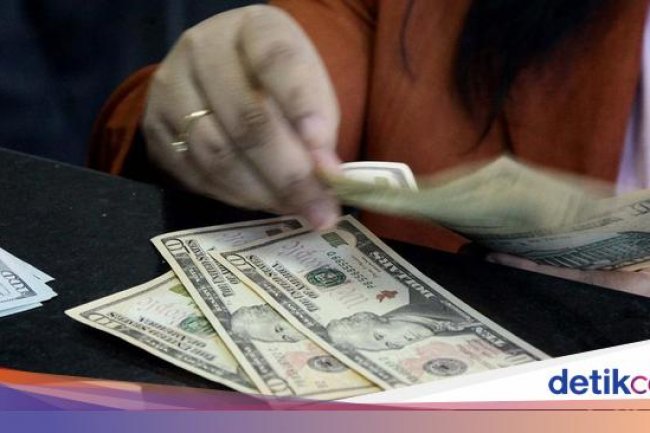 Tekuk Rupiah, Dolar AS Nyaris Rp 16.300!