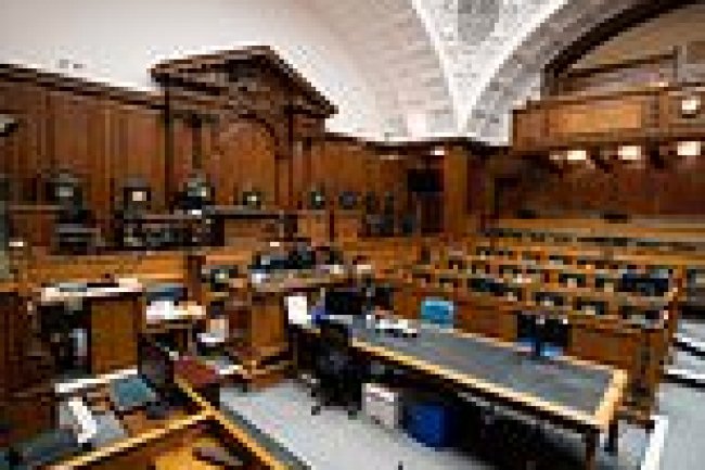 Para juri 'mengambil risiko trauma karena bukti-bukti yang mengerikan' karena persidangan tiruan menunjukkan hampir separuh ambang batas untuk gejala PTSD