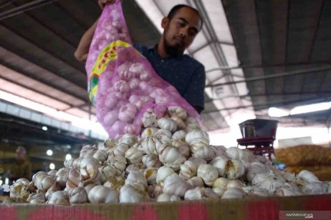 Harga pangan Jumat, bawang putih Rp42.580/kg, daging sapi Rp135.970/kg