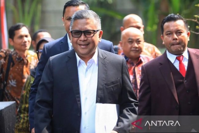 Rangkuman Peristiwa Jelang Hasto Jadi Tersangka, dari Pemecatan Jokowi, WO Erdogan, hingga Ratas di Bandara