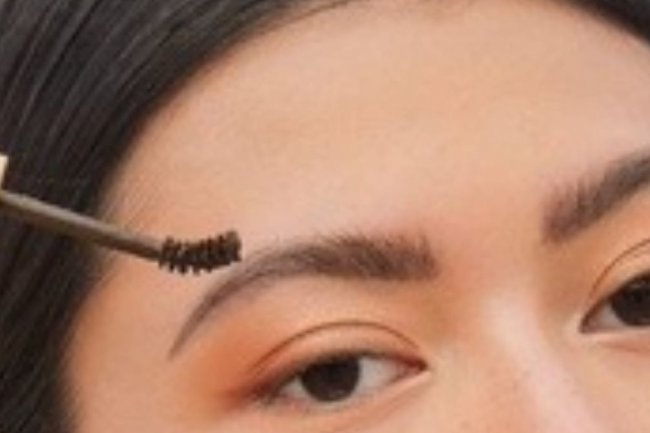 Catatan Peristiwa 2024: 7 Tren Make Up Viral Panduan Keindahan Alami dengan Sentuhan Modern