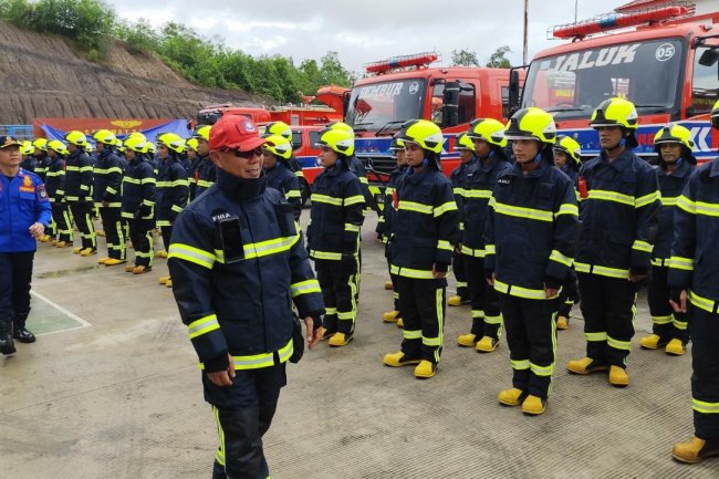 Petugas Damkar Kukar Punya Seragam Baru, Sudah Berstandar Internasional
