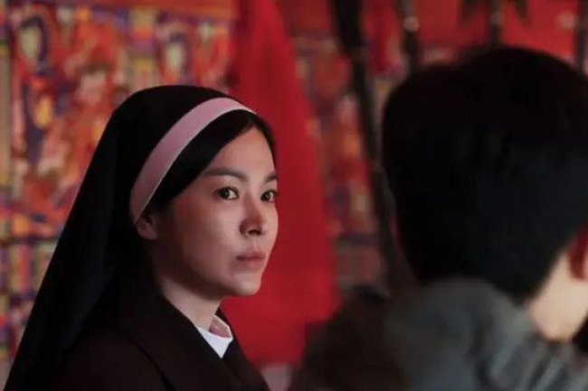 Sinopsis Film Dark Nuns, Menampilkan Song Hye Kyo Sebagai Biarawati Pemberani