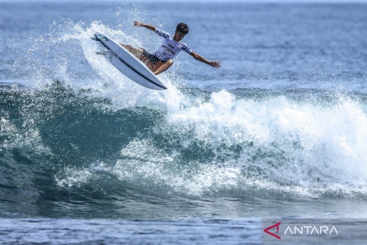 Puluhan peselancar dunia ikut serta dalam kejuaraan Surfing Internasional di Manokwari