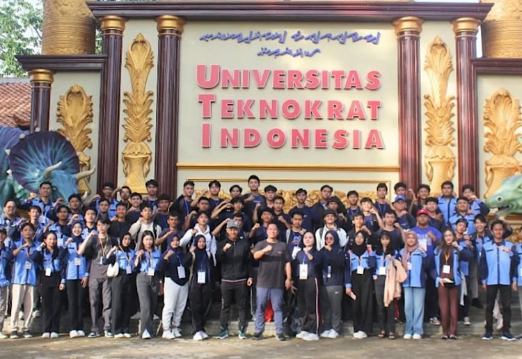 Mahasiswa Teknologi Informasi Universitas Teknokrat Indonesia Dilatih