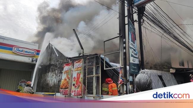 Kebakaran Toko Perabot di Depok Sleman Padam Setelah Hampir 6 Jam