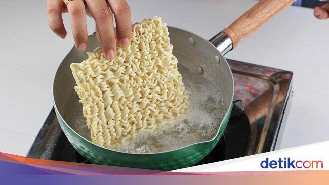 Heboh Masak Mi Instan Pakai Air Keran Picu Batu Ginjal, Begini Faktanya