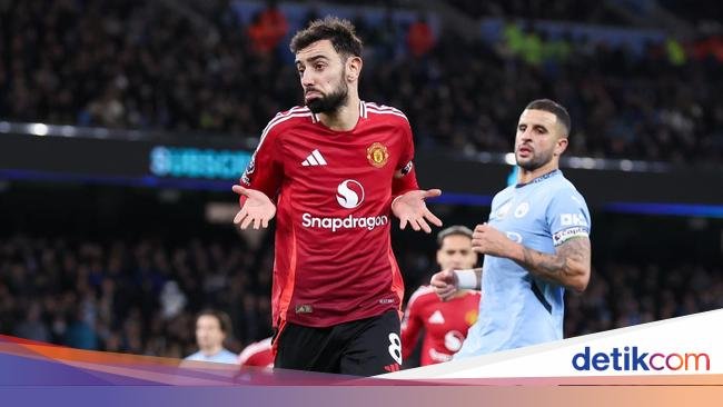 Momen Bruno Fernandes Balas Kesombongan Fans Man City