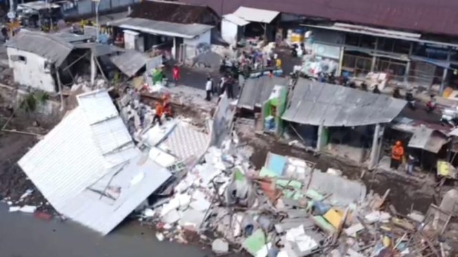 Delapan Kios di Bantaran Sungai Gembong Ambrol, Tak Ada Korban Jiwa