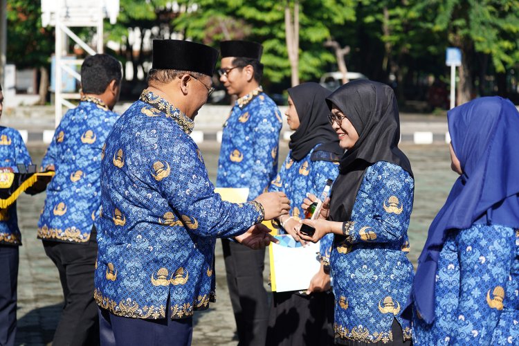 Pemberian Penghargaan Internasional dan Anugerah Diktiristek 2024 warnai Peringatan Hari Bela Negara UPN Veteran Jawa Timur - UPN "Veteran" Jawa Timur