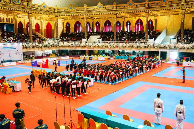 Kejuaraan Internasional Karate Championship Piala Rektor Unesa 2024 Sukses Digelar