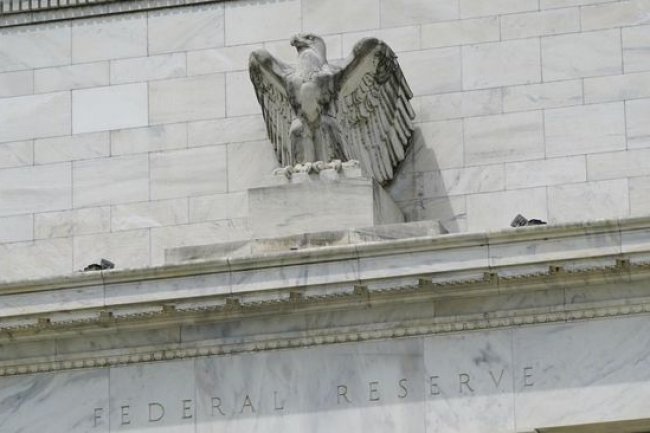 Pejabat The Fed Blak-blakan Soal Target Inflasi & Dilema Cut Rate