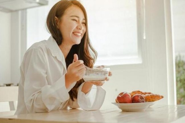 Hati-Hati, 5 Makanan Ini Diam-Diam Merusak Kesehatan Otakmu!