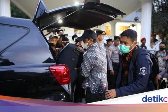 Balasan Menggelitik KPK ke PDIP soal Koper Atau Plastik