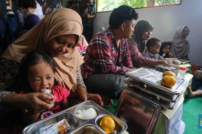 Banyak yang Tak Tahu, Soeharto Pernah Kasih Makan Bergizi Gratis