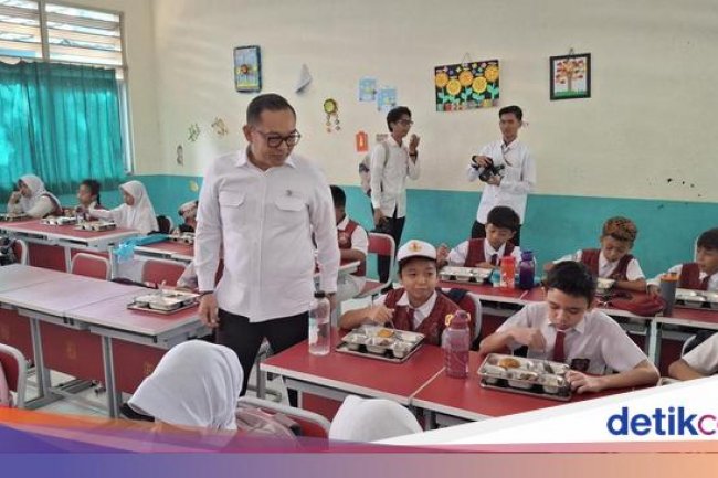 Wamen Investasi Tinjau Makan Bergizi Gratis di SDN Tangsel, Ini Menunya