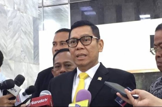 Adies Kadir Sebut Belum Ada Obrolan Jokowi dan Gibran Masuk ke Partai Golkar