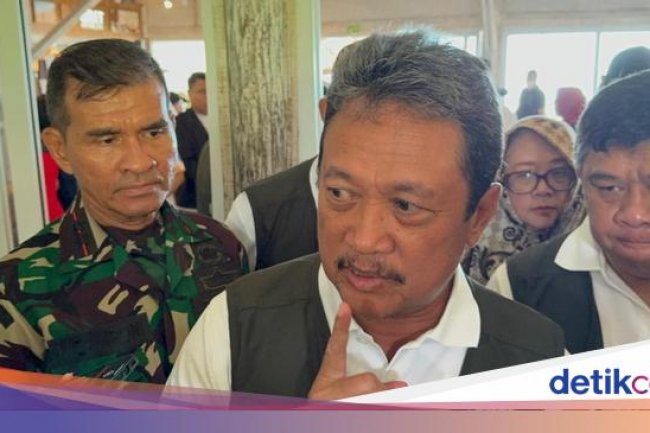Menteri KKP Minta Pagar Laut di Tangerang Jangan Dibongkar!