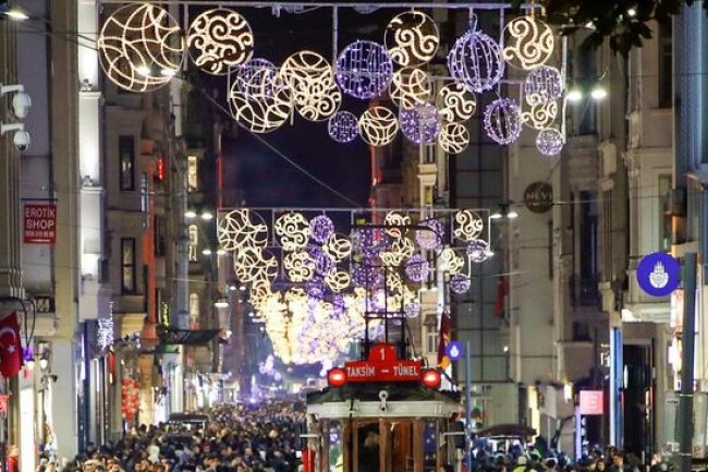 Airlangga Beberkan Alasan Orang RI Gemar Belanja di Luar Negeri