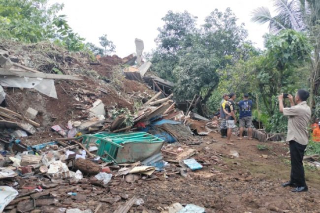 Intensitas Hujan Tinggi, Akibatkan Longsor di Jombang