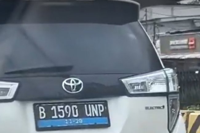 Terpopuler: Cewek Gak Mau Dijemput Brio, Kijang Innova Bebas Gage