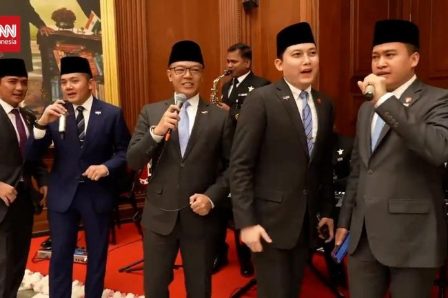 VIDEO: Momen Mayor Teddy hingga Menlu Nyanyi Kuch Kuch Hota Hai