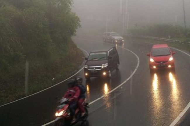 Terpopuler: Salah Kaprah Lampu Hazard, Tak Pakai Helm Dilarang Isi Bensin