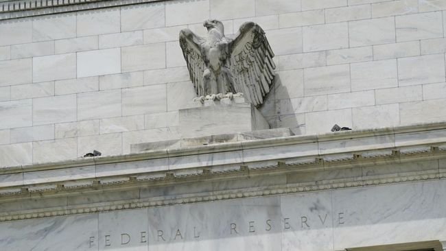 Pejabat The Fed Blak-blakan Soal Target Inflasi & Dilema Cut Rate