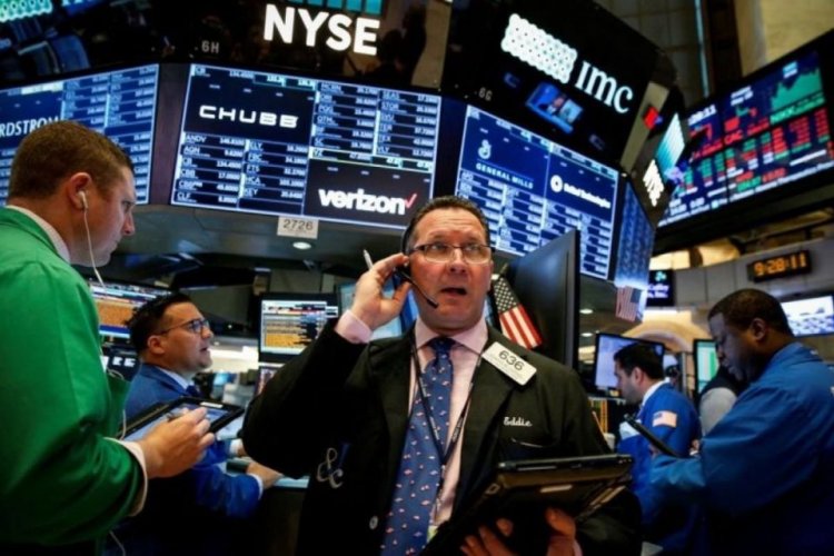 Wall Street Meroket meski Harga Saham Raksasa Teknologi Anjlok