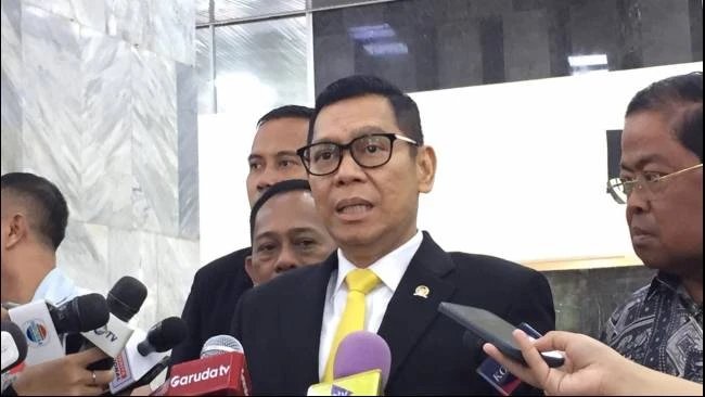 Adies Kadir Sebut Belum Ada Obrolan Jokowi dan Gibran Masuk ke Partai Golkar