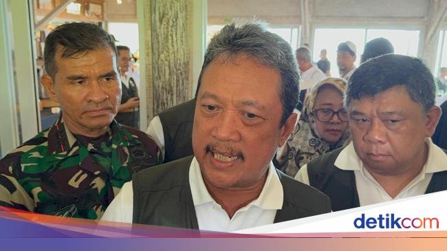 Menteri KKP Soal Pagar Laut di Tangerang Dicabut: Tunggu Dulu Dong