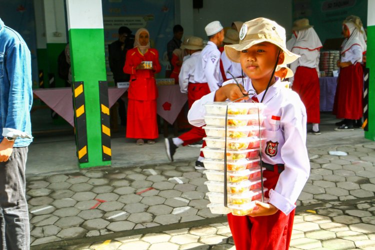 Ahli Kebijakan Publik Unair Tekankan Pentingnya Kantin Sekolah Digandeng dalam Program MBG