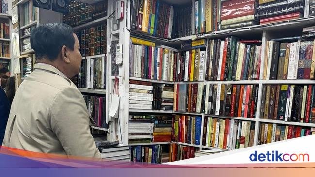 Prabowo Mampir ke Toko Buku Langganan di Sela Kunker ke India